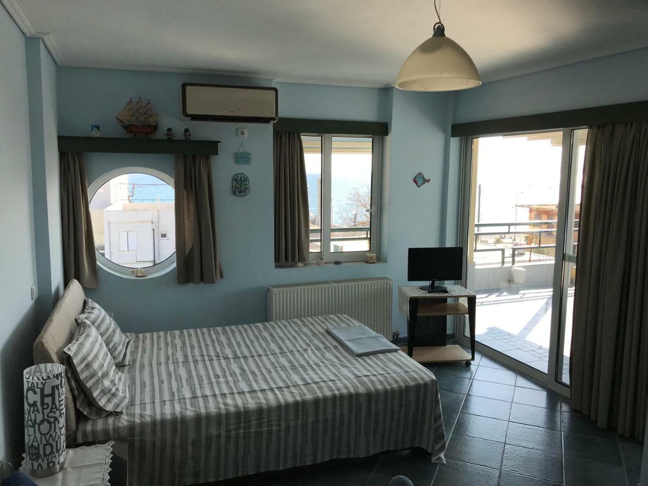 Tg Kalamata Beach Studio With Sea View Terrace Apartment Exterior photo